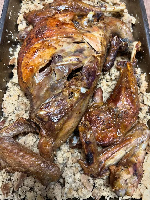 Roast poultry pieces on bulgur in rectangular baking tray