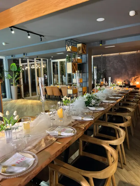 Long set table with tulips, candles and tulle runner